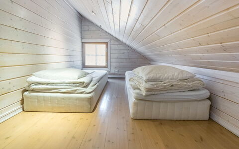 Anttoora C-Sauna: Hout, Plafond, Flooring, Verdieping, Houten Vloer, Huis, Hardwood, Plank, Kamer, Slaapkamer