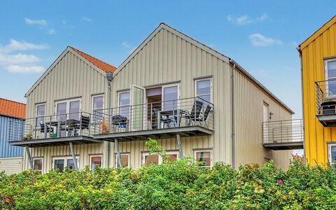 Leefke - 200M from the Sea: Facade, Landgoed, Siding, Werf, Balkon, Villa, Binnenplaats, Eco Hotel