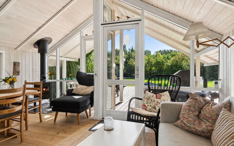Thorolf - 625M from the Sea: Hout, Meubilair, Interieur Ontwerp, Veranda, Plafond, Flooring, Stoel, Verdieping, Huis, Bloempot