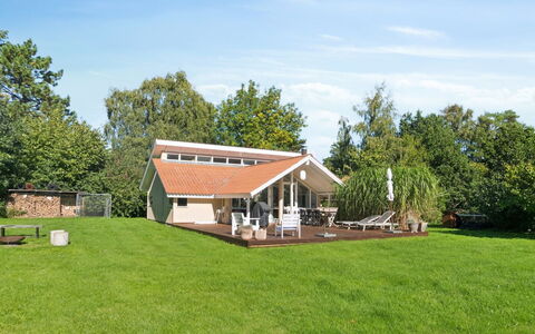 Thorolf - 625M from the Sea: Gras, Huis, Huis, Dak, Verblijf, Land Lot, Boerderij, Landgoed, Gazon
