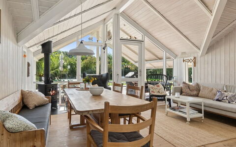 Thorolf - 625M from the Sea: Hout, Plafond, Meubilair, Interieur Ontwerp, Flooring, Huis, Verdieping, Veranda, Houten Vloer, Woonkamer