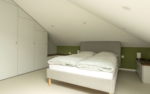 Acquarossa 13: Slaapkamer, Hout, Flooring, Interieur Ontwerp, Bed, Plafond, Verdieping, Meubilair, Bedding, Bed Frame