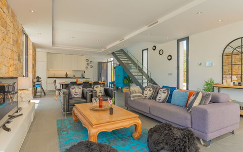 Azure: Interieur Ontwerp, Meubilair, Bankstel, Flooring, Hout, Verdieping, Woonkamer, Plafond, Tafel, Huis