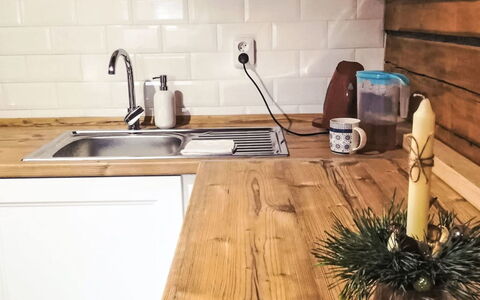 Donut Retreat 1: Hout, Meubilair, Countertop, Flooring, Beits, Verdieping, Hardwood, Keuken, Cabinetry, Houten Vloer