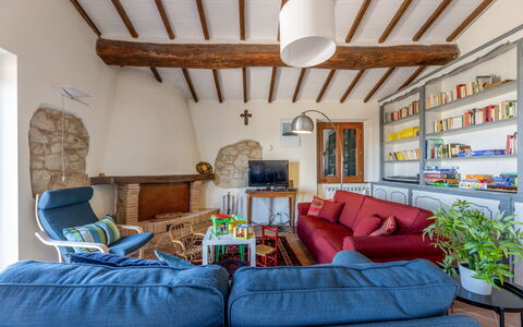 Il Melograno Apartament: Meubilair, Interieur Ontwerp, Muur, Hout, Bankstel, Flooring, Kamer, Woonkamer, Plafond, Stoel