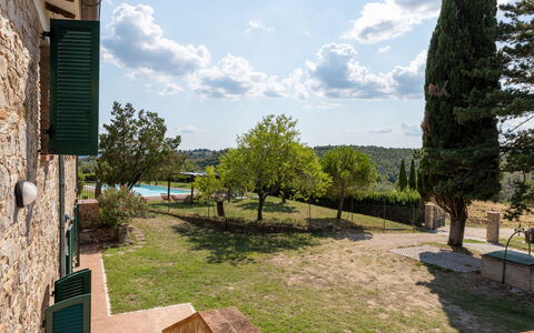 Il Melograno Apartament: Tuin, Schaduw, Landscaping, Gazon, Backyard, Werf