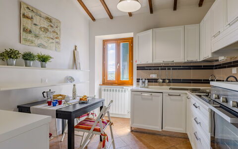 Il Melograno Apartament: Keuken, Meubilair, Interieur Ontwerp, Toestel Van De Keuken, Countertop, Flooring, Major Appliance, Hout, Cabinetry, Huis
