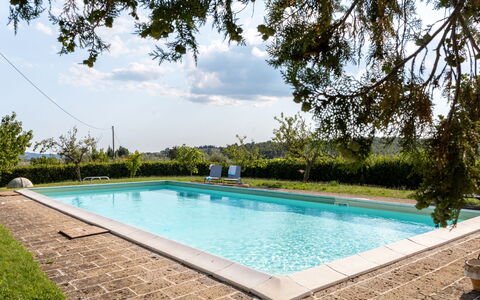 Il Melograno Apartament: Zwembad, Samengesteld Materiaal, Toevlucht, Tuin, Schaduw, Waterpartij, Landscaping, Eco Hotel, Backyard, Buitenmeubels