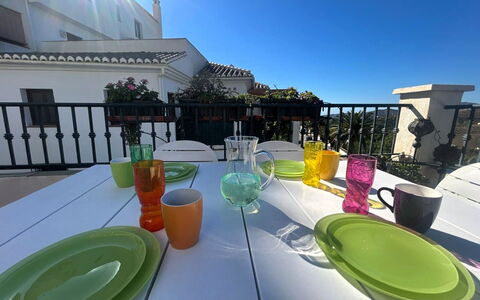 Viñasol: Meubilair, Balkon, Stoel, Buitentafel, Buitenmeubels, Keuken En Eettafel, Restaurant, Eco Hotel, Binnenplaats, Tafelkleed