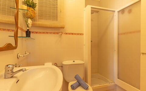 La Naranja: Wastafel In De Badkamer, Interieur Ontwerp, Loodgieterswerkinrichting, Muur, Flooring, Verdieping, Hout, Wastafel, Badkamer, Kamer