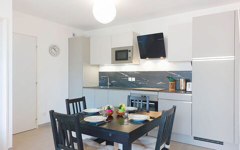 Alp'In: Meubilair, Keuken, Interieur Ontwerp, Toestel Van De Keuken, Countertop, Flooring, Major Appliance, Hout, Plafond, Verdieping