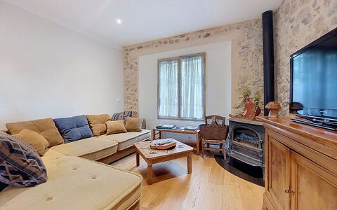 Maison de Village Manolsi: Meubilair, Interieur Ontwerp, Flooring, Muur, Bankstel, Verdieping, Hout, Plafond, Kamer, Woonkamer