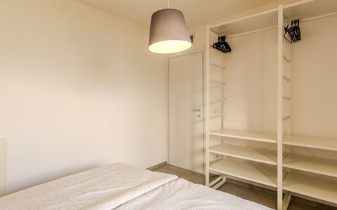 Casa Panoramica: Flooring, Verdieping, Interieur Ontwerp, Muur, Hout, Meubilair, Plafond, Kamer, Bed, Slaapkamer