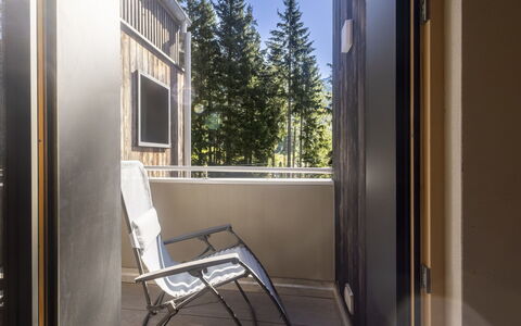 Crestun Design Duplex: Stoel, Balkon, Hardwood, Daylighting, Aluminium, Leuning