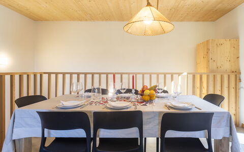 Crestun Design Duplex: Meubilair, Interieur Ontwerp, Hout, Flooring, Lichte Inrichting, Plafond, Tafel, Stoel, Eetkamer, Verlichting