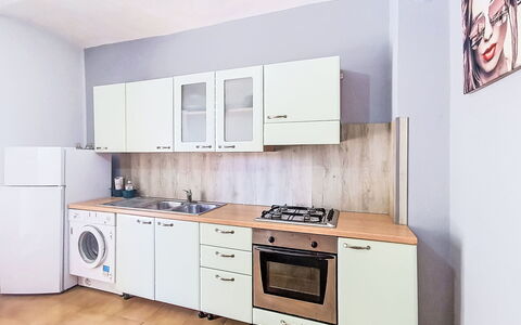 Le Fonti Terrazza: Major Appliance, Hout, Flooring, Keuken, Toestel Van De Keuken, Verdieping, Interieur Ontwerp, Cabinetry, Meubilair, Kamer