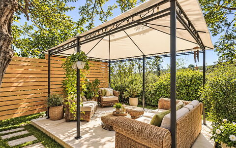 Le Fonti Terrazza: Meubilair, Tuin, Buitenmeubels, Canopy, Prieel, Buitentafel, Tafel, Schaduw, Backyard