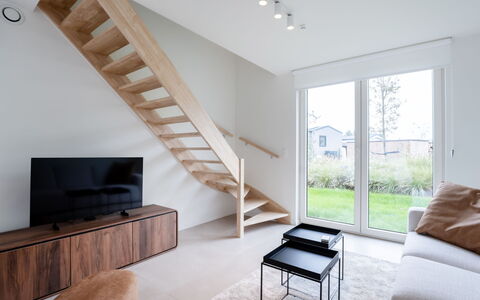 De Strandloper i with Parking & Airco: Meubilair, Interieur Ontwerp, Flooring, Plafond, Verdieping, Stoel, Kamer, Verlichting, Tafel, Keuken En Eettafel