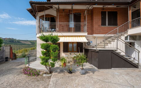 Nada: Woongebied, Huis, Huis, Architectuur, Dak, Balkon, Deur, Trap, Veranda, Leuning