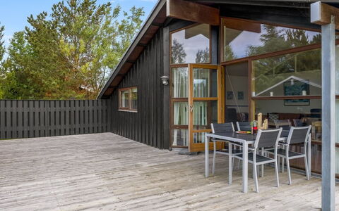 Thiokk - 1.5Km from the Sea: Flooring, Slaapkamer, Bedding, Bed, Bed Frame, Linens, Laken, Hardwood, Matras, Houten Vloer