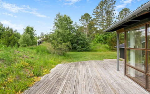 Thiokk - 1.5Km from the Sea: Flooring, Slaapkamer, Bedding, Bed, Bed Frame, Linens, Laken, Hardwood, Matras, Houten Vloer