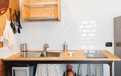Lagomonti Apartments: Flooring, Slaapkamer, Bedding, Bed, Bed Frame, Linens, Laken, Hardwood, Matras, Houten Vloer