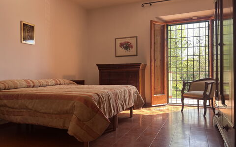 Villa Il Parco: Meubilair, Interieur Ontwerp, Hout, Flooring, Verdieping, Kamer, Plafond, Bed, Verlichting, Slaapkamer