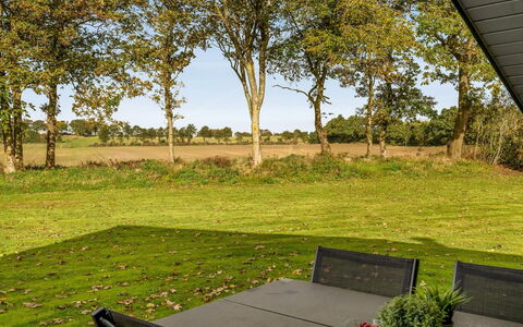 Torsten: Flooring, Slaapkamer, Bedding, Bed, Bed Frame, Linens, Laken, Hardwood, Matras, Houten Vloer