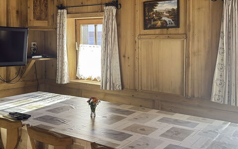 Schwaighof: Flooring, Slaapkamer, Bedding, Bed, Bed Frame, Linens, Laken, Hardwood, Matras, Houten Vloer