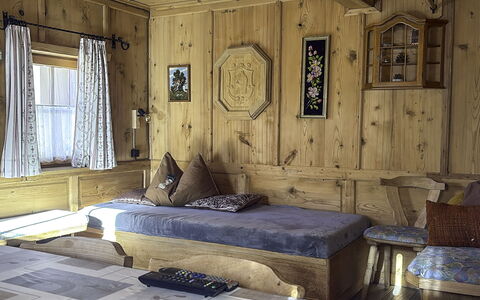 Schwaighof: Flooring, Slaapkamer, Bedding, Bed, Bed Frame, Linens, Laken, Hardwood, Matras, Houten Vloer