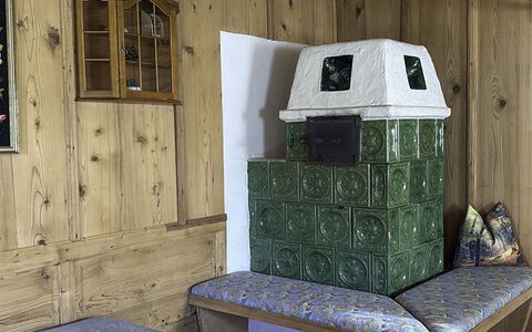 Schwaighof: Flooring, Slaapkamer, Bedding, Bed, Bed Frame, Linens, Laken, Hardwood, Matras, Houten Vloer