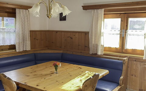 Schwaighof: Flooring, Slaapkamer, Bedding, Bed, Bed Frame, Linens, Laken, Hardwood, Matras, Houten Vloer