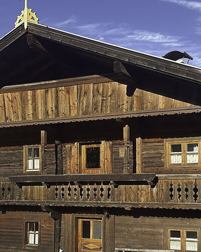 Schwaighof: Flooring, Slaapkamer, Bedding, Bed, Bed Frame, Linens, Laken, Hardwood, Matras, Houten Vloer