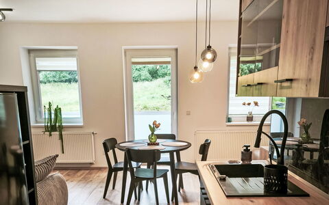 Aneta: Flooring, Slaapkamer, Bedding, Bed, Bed Frame, Linens, Laken, Hardwood, Matras, Houten Vloer