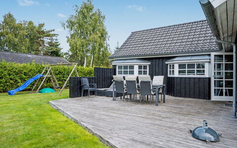 Erikgine - 900M from the Sea: Flooring, Slaapkamer, Bedding, Bed, Bed Frame, Linens, Laken, Hardwood, Matras, Houten Vloer