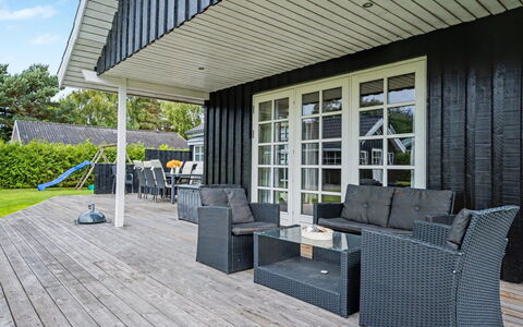 Erikgine - 900M from the Sea: Flooring, Slaapkamer, Bedding, Bed, Bed Frame, Linens, Laken, Hardwood, Matras, Houten Vloer