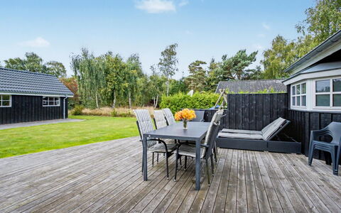 Erikgine - 900M from the Sea: Flooring, Slaapkamer, Bedding, Bed, Bed Frame, Linens, Laken, Hardwood, Matras, Houten Vloer