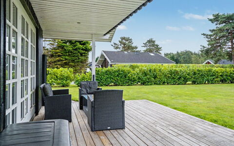 Erikgine - 900M from the Sea: Flooring, Slaapkamer, Bedding, Bed, Bed Frame, Linens, Laken, Hardwood, Matras, Houten Vloer