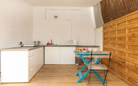 Rivieres: Flooring, Slaapkamer, Bedding, Bed, Bed Frame, Linens, Laken, Hardwood, Matras, Houten Vloer