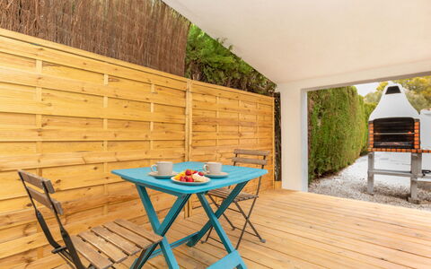 Rivieres: Flooring, Slaapkamer, Bedding, Bed, Bed Frame, Linens, Laken, Hardwood, Matras, Houten Vloer