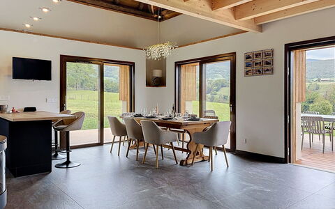 La Grange à Luc: Flooring, Slaapkamer, Bedding, Bed, Bed Frame, Linens, Laken, Hardwood, Matras, Houten Vloer