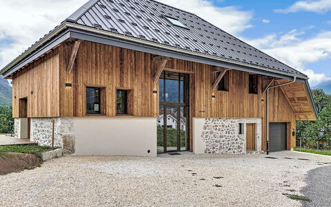La Grange à Luc: Flooring, Slaapkamer, Bedding, Bed, Bed Frame, Linens, Laken, Hardwood, Matras, Houten Vloer