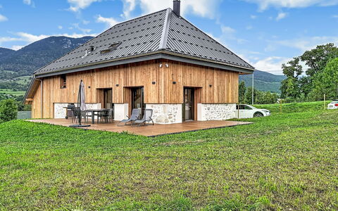 La Grange à Luc: Flooring, Slaapkamer, Bedding, Bed, Bed Frame, Linens, Laken, Hardwood, Matras, Houten Vloer
