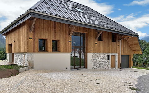 La Grange à Luc: Flooring, Slaapkamer, Bedding, Bed, Bed Frame, Linens, Laken, Hardwood, Matras, Houten Vloer