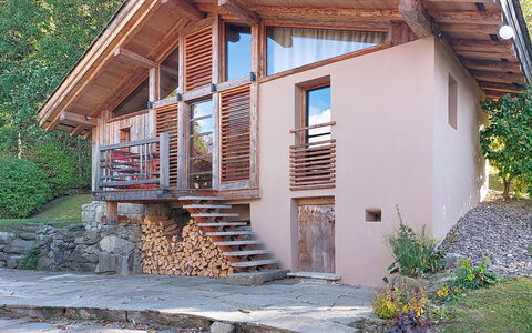 Le Hameau: Flooring, Slaapkamer, Bedding, Bed, Bed Frame, Linens, Laken, Hardwood, Matras, Houten Vloer