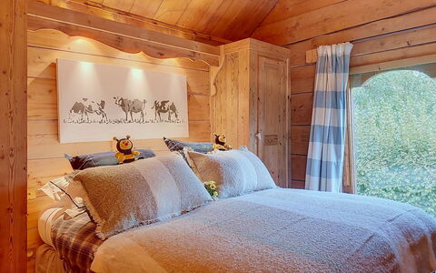 Le Hameau: Flooring, Slaapkamer, Bedding, Bed, Bed Frame, Linens, Laken, Hardwood, Matras, Houten Vloer