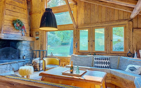 Le Hameau: Flooring, Slaapkamer, Bedding, Bed, Bed Frame, Linens, Laken, Hardwood, Matras, Houten Vloer