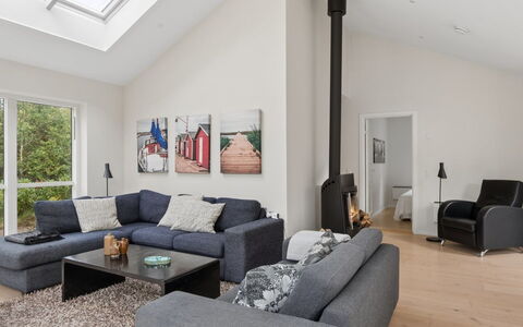 Evtim - 275M from the Sea: Meubilair, Interieur Ontwerp, Bankstel, Flooring, Verdieping, Woonkamer, Hout, Plafond, Kamer, Huis