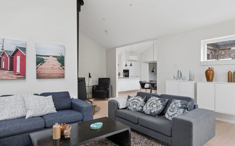 Evtim - 275M from the Sea: Bankstel, Meubilair, Interieur Ontwerp, Woonkamer, Flooring, Verdieping, Plafond, Kamer, Huis