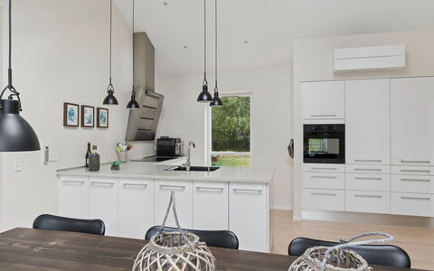 Evtim - 275M from the Sea: Meubilair, Interieur Ontwerp, Keuken, Flooring, Lichte Inrichting, Muur, Plafond, Hout, Countertop, Verdieping